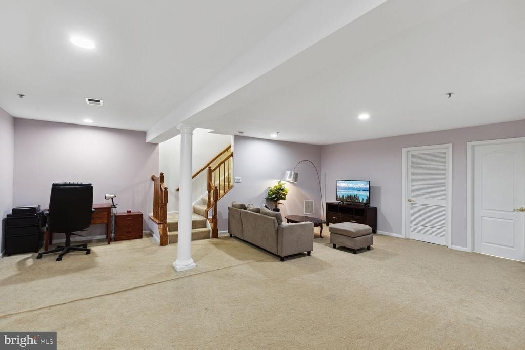 6005 Helmsman Way - Photo 31