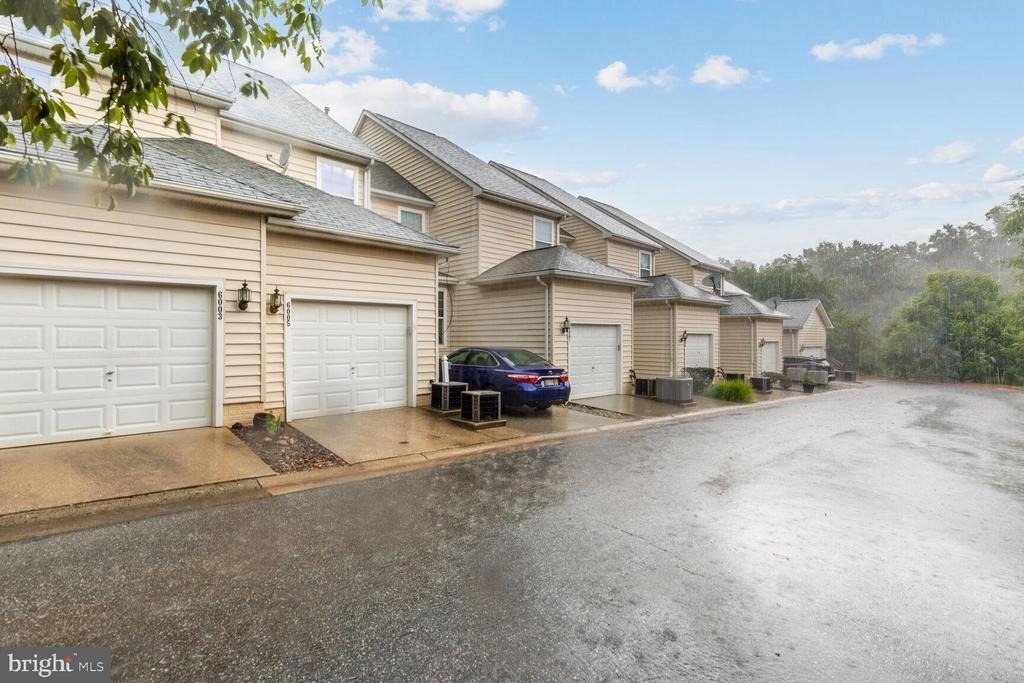 6005 Helmsman Way - Photo 36