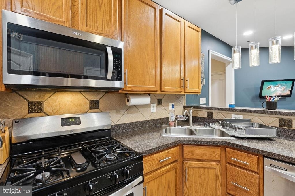 6005 Helmsman Way - Photo 17