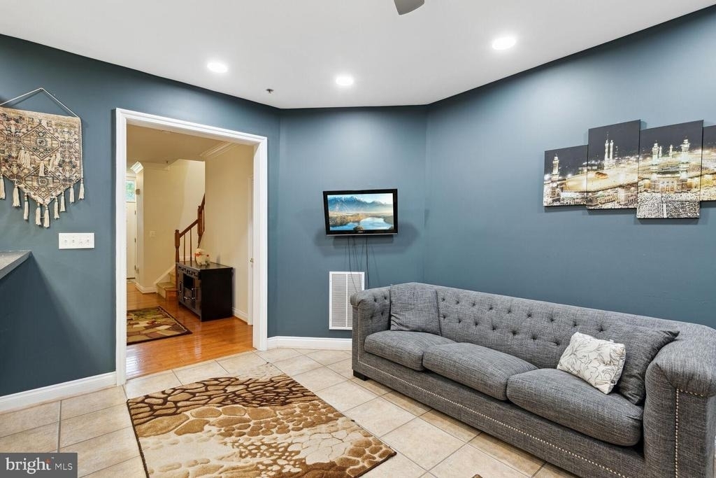 6005 Helmsman Way - Photo 11