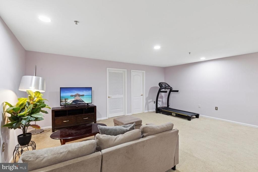 6005 Helmsman Way - Photo 32
