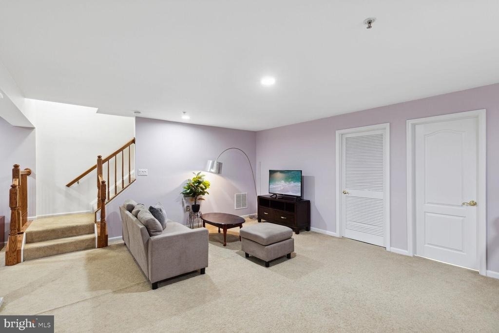 6005 Helmsman Way - Photo 30