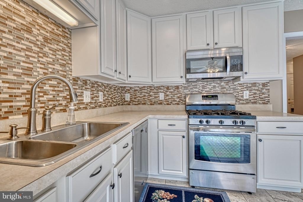 206 Colgate Drive - Photo 2