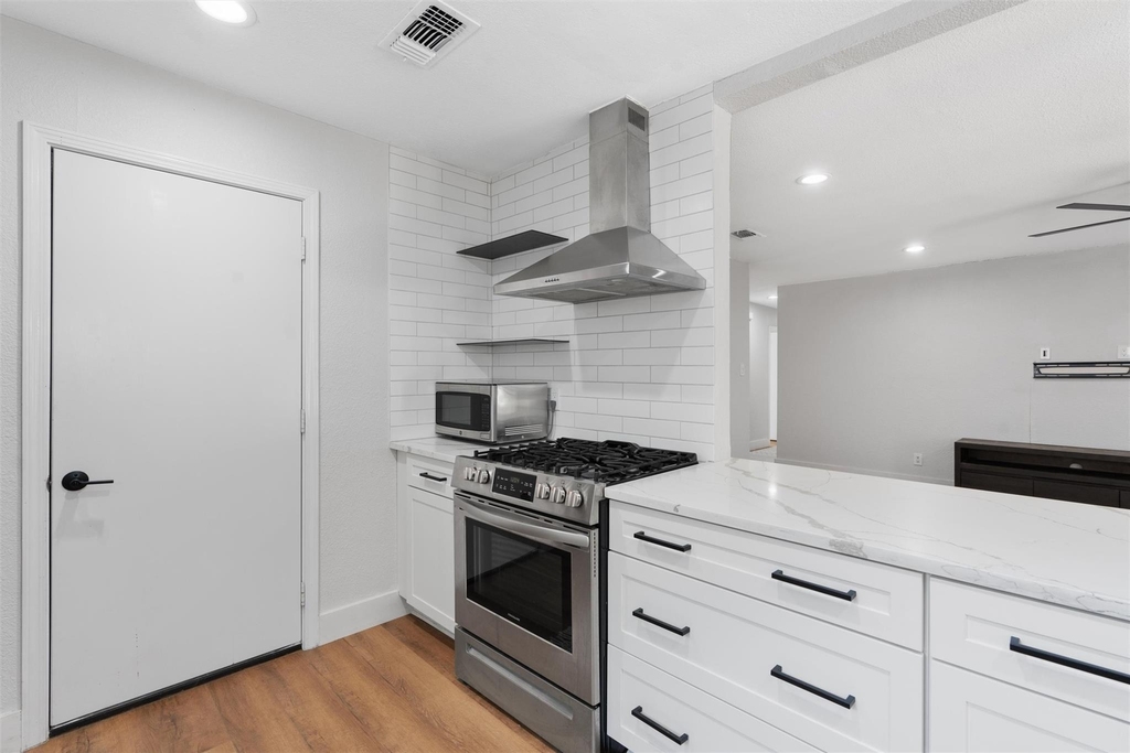 7806 Woodcroft Dr - Photo 9