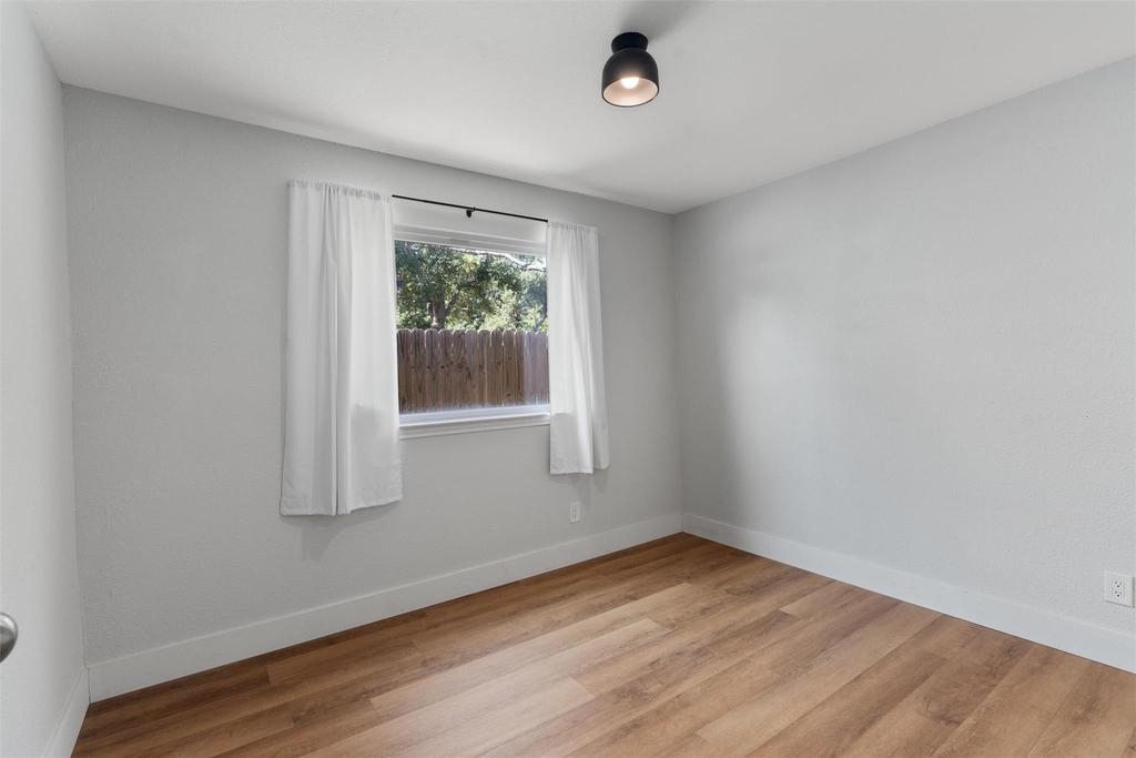 7806 Woodcroft Dr - Photo 10