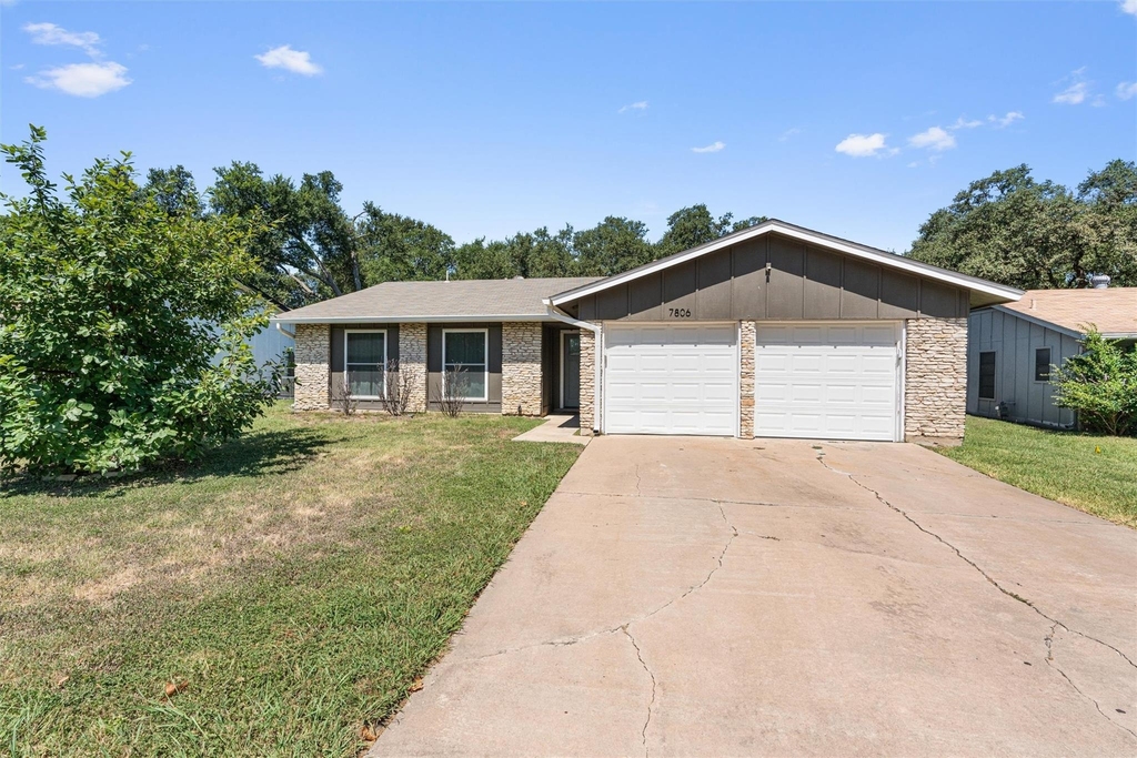 7806 Woodcroft Dr - Photo 0