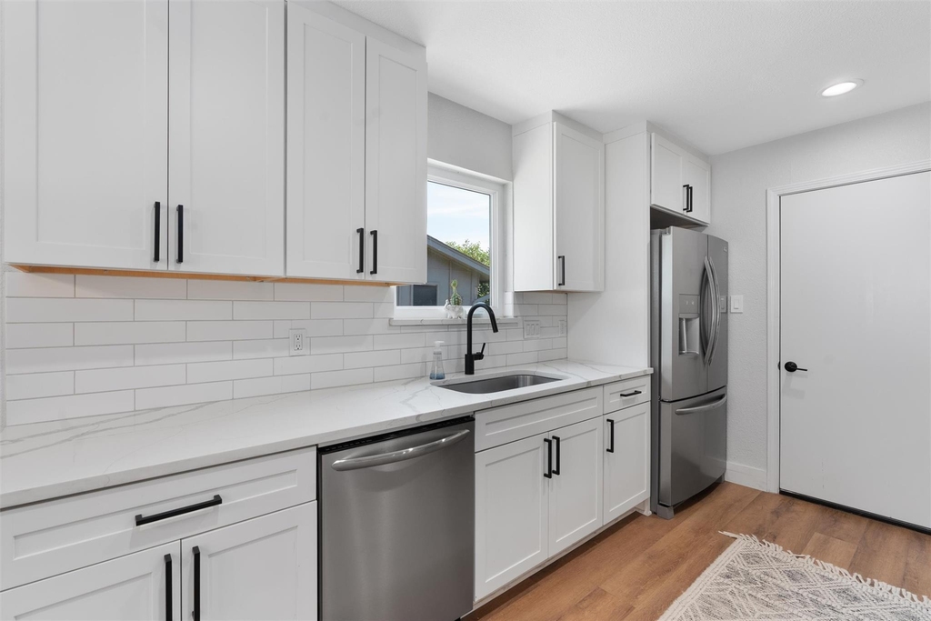 7806 Woodcroft Dr - Photo 8