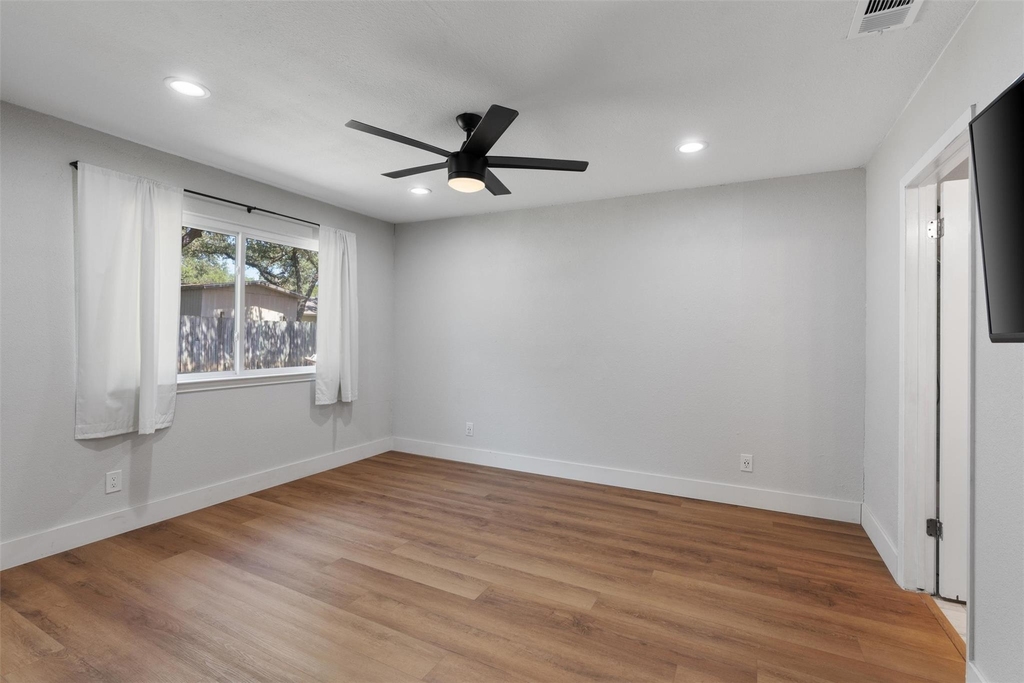 7806 Woodcroft Dr - Photo 12