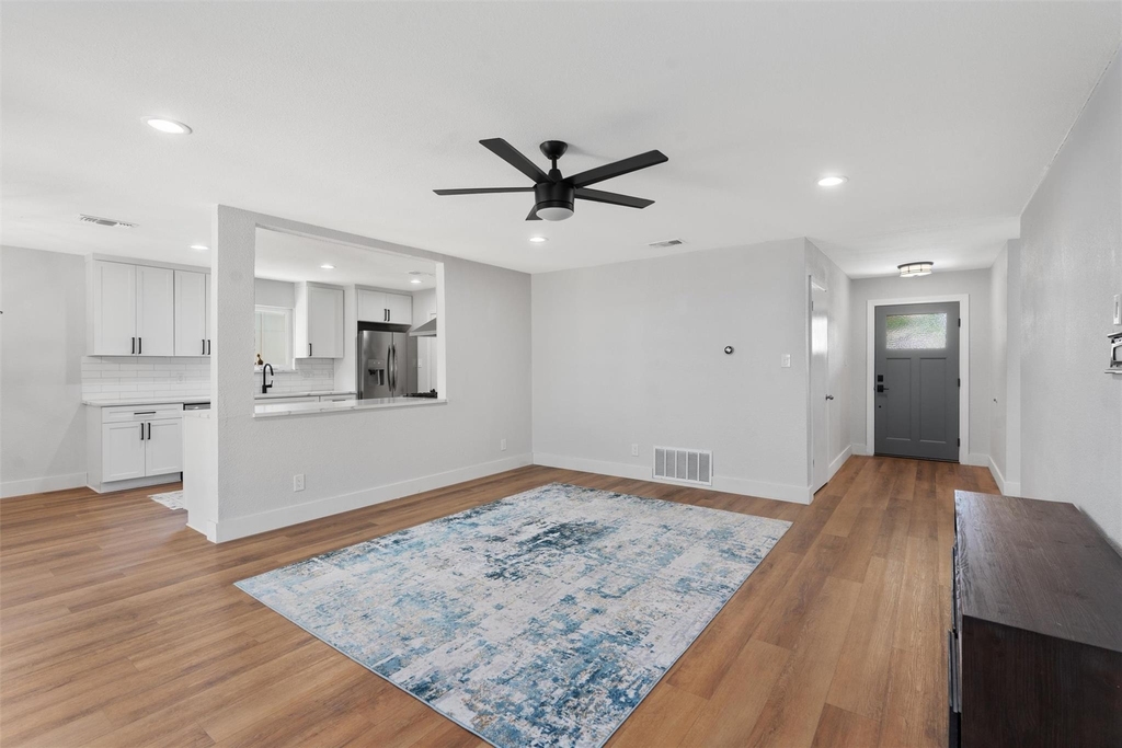 7806 Woodcroft Dr - Photo 3