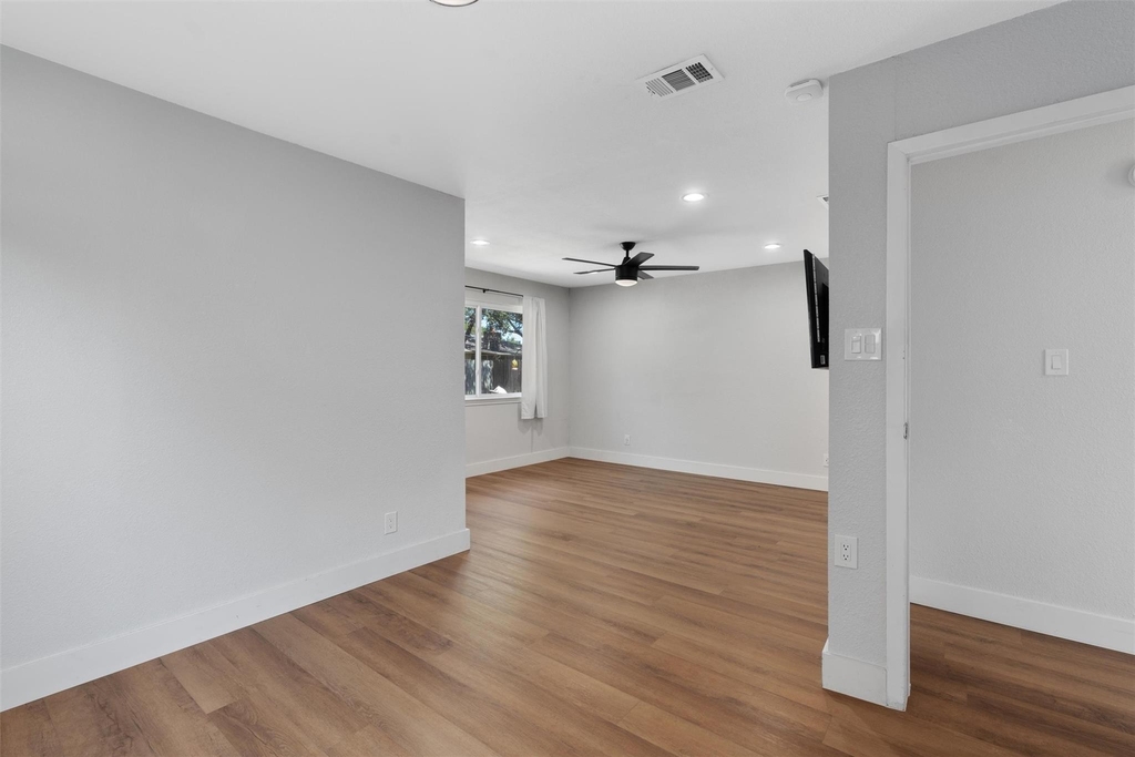 7806 Woodcroft Dr - Photo 11