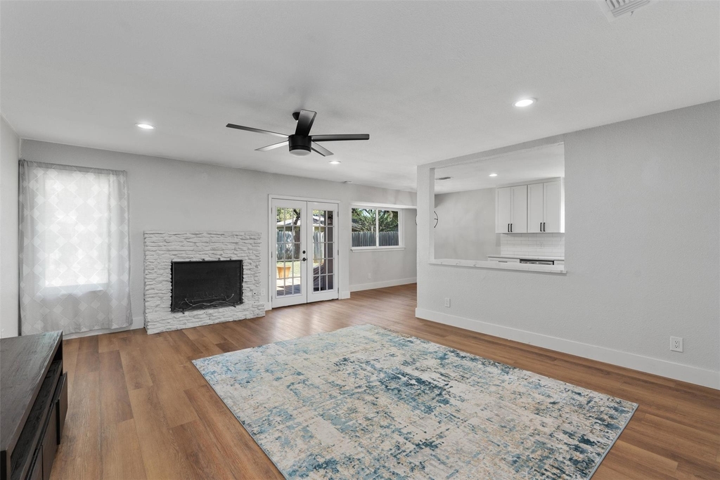 7806 Woodcroft Dr - Photo 2