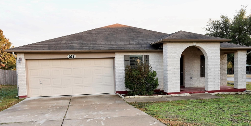 317 Leanne Dr - Photo 2