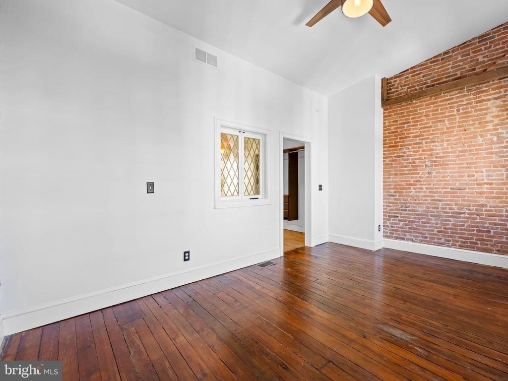 1427 Bolton Street - Photo 18