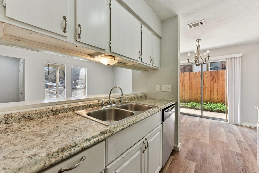 1210 Southport Dr - Photo 16