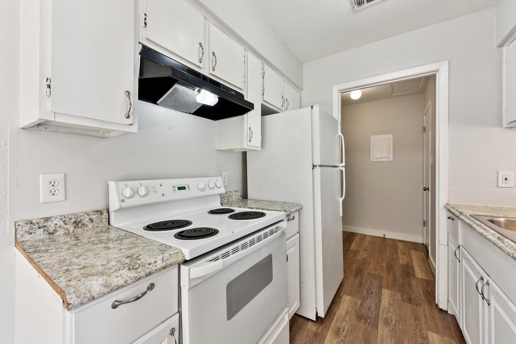 1210 Southport Dr - Photo 14
