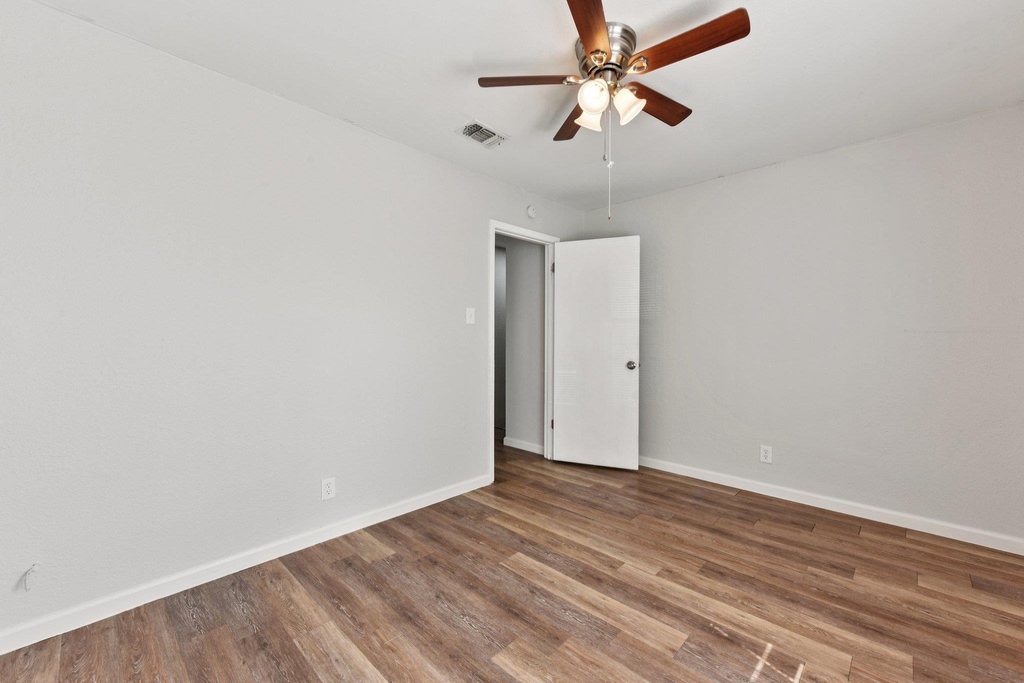 1210 Southport Dr - Photo 25