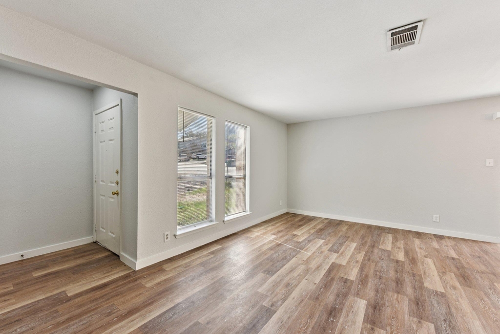 1210 Southport Dr - Photo 9