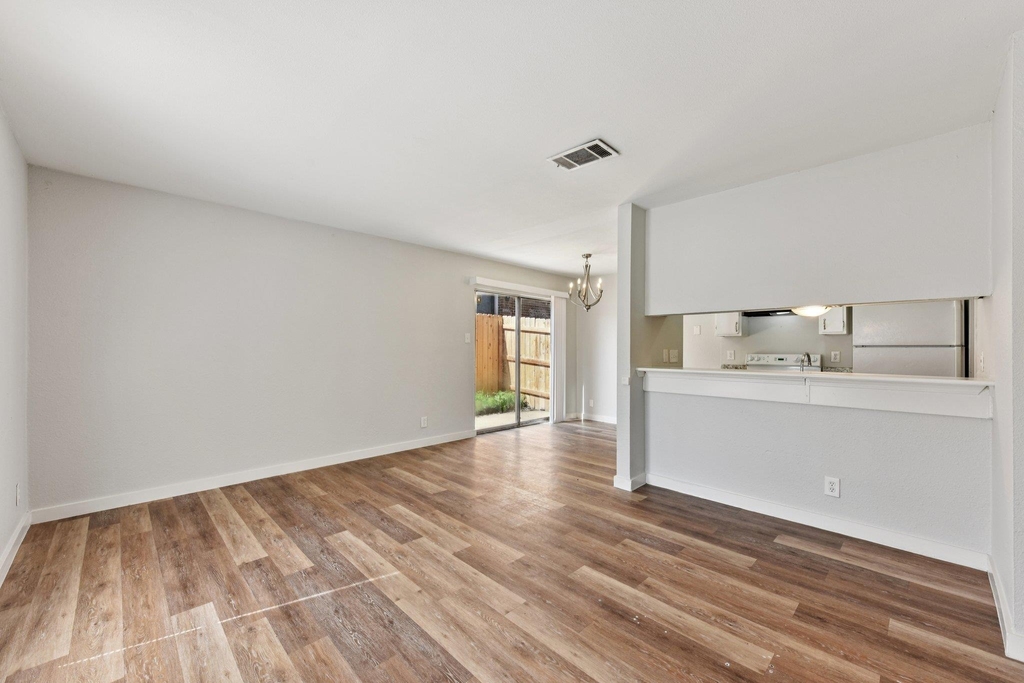 1210 Southport Dr - Photo 11