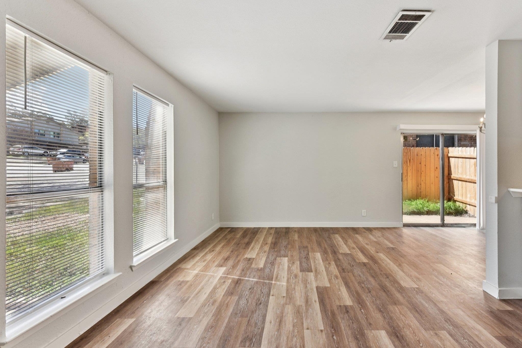 1210 Southport Dr - Photo 10