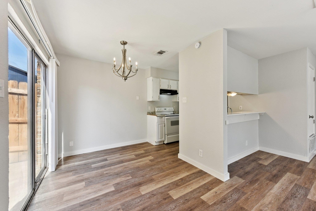 1210 Southport Dr - Photo 12