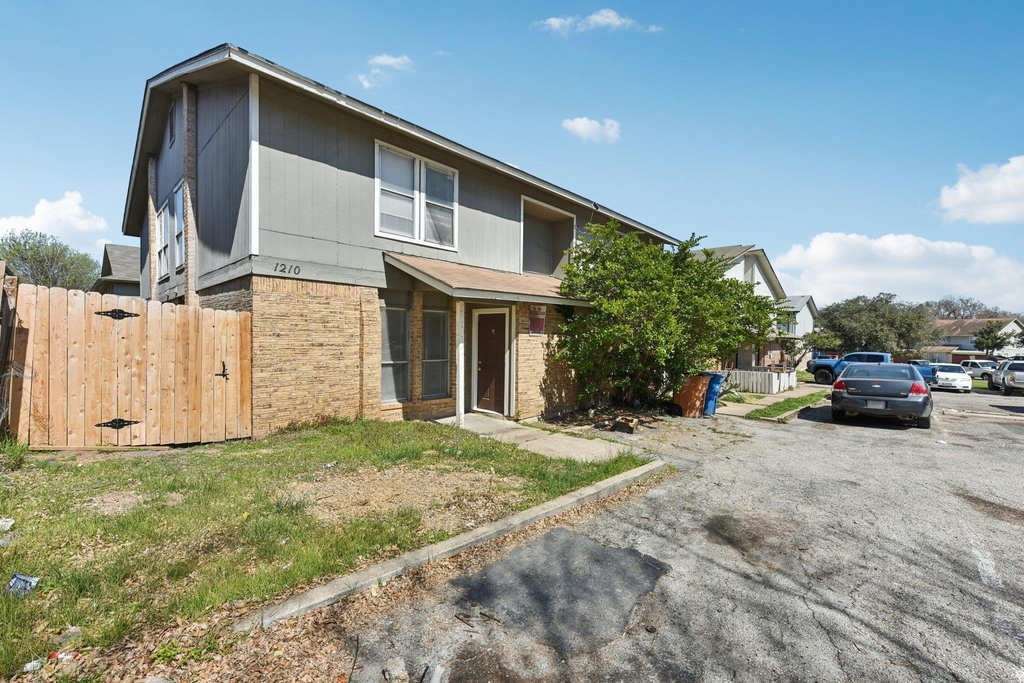 1210 Southport Dr - Photo 1