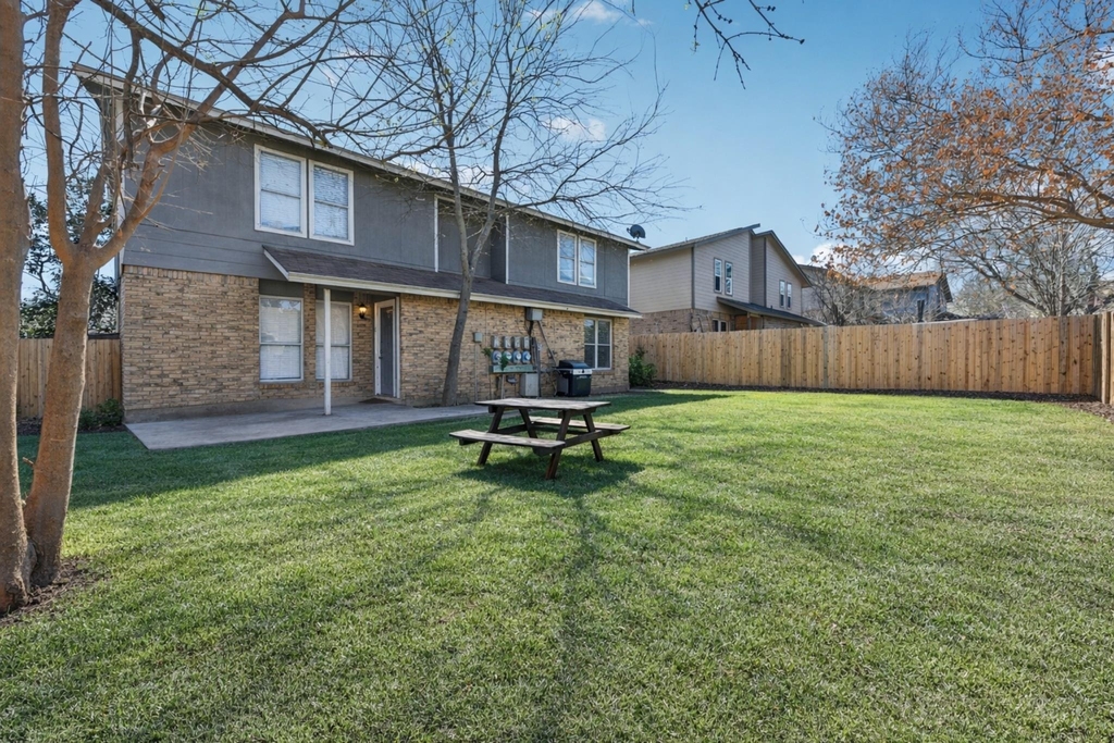 1210 Southport Dr - Photo 0