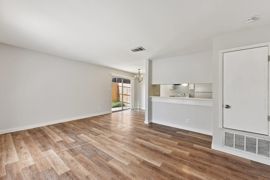 1210 Southport Dr - Photo 5