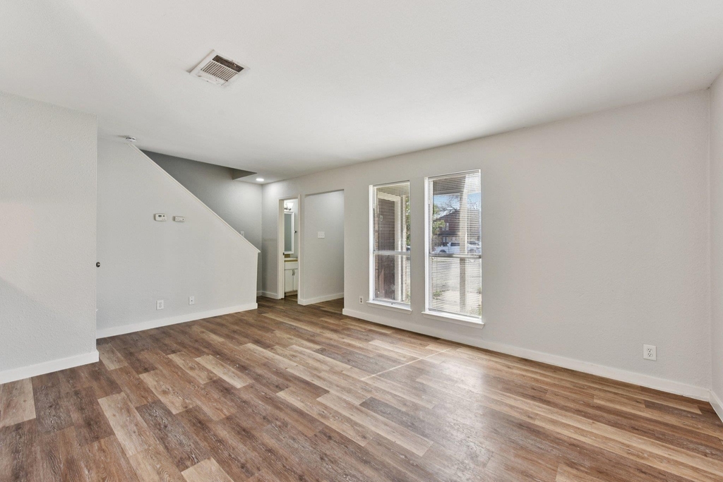 1210 Southport Dr - Photo 7