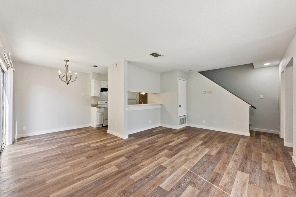 1210 Southport Dr - Photo 8