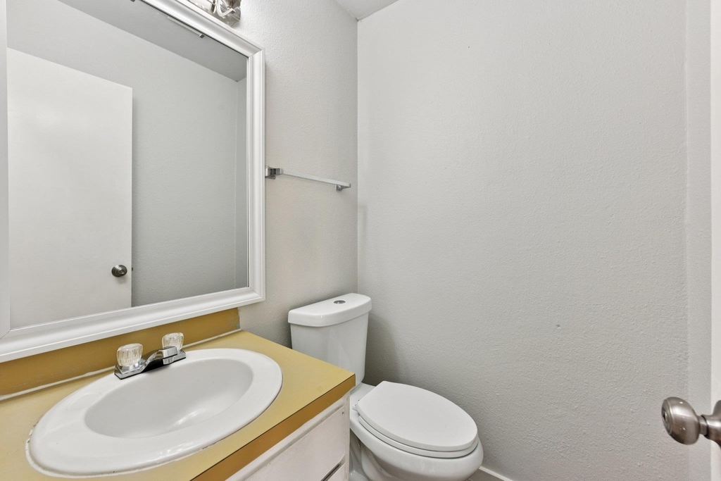 1210 Southport Dr - Photo 18