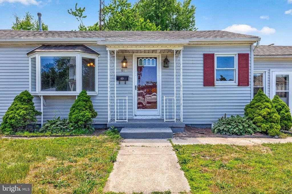 101 E Liberty Street - Photo 2