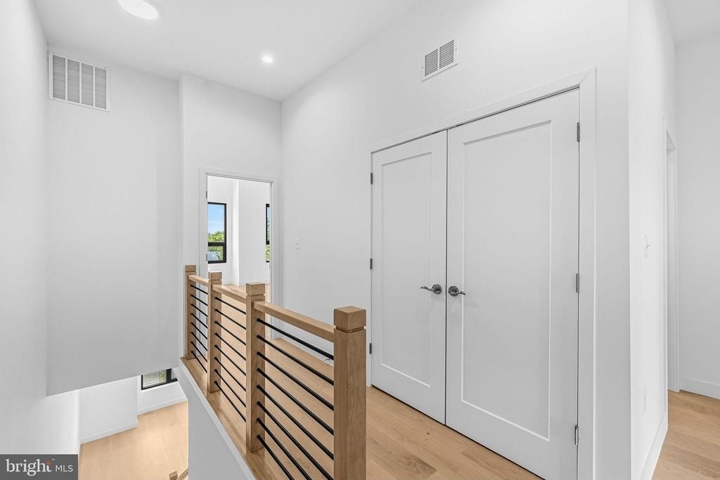 2534 Elvans Road Se - Photo 32