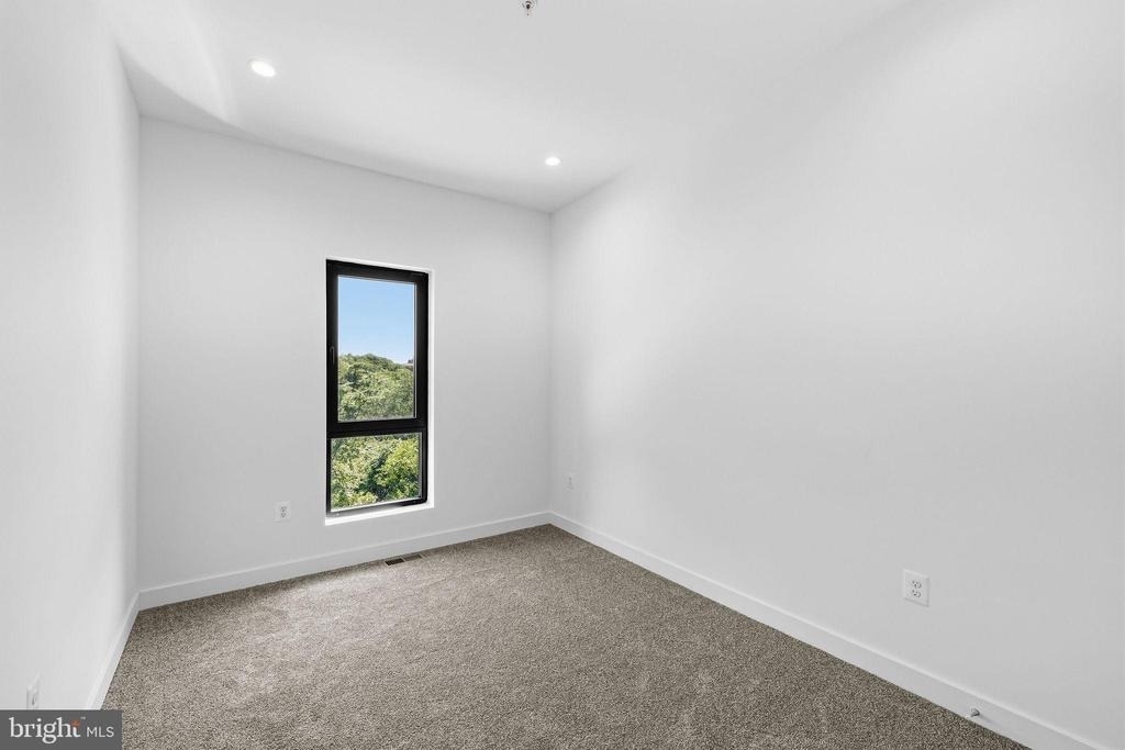 2534 Elvans Road Se - Photo 38