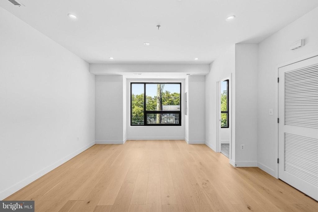 2534 Elvans Road Se - Photo 8