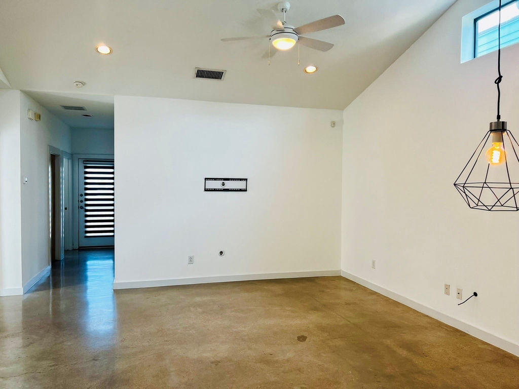 5900 Toscana Ave - Photo 6