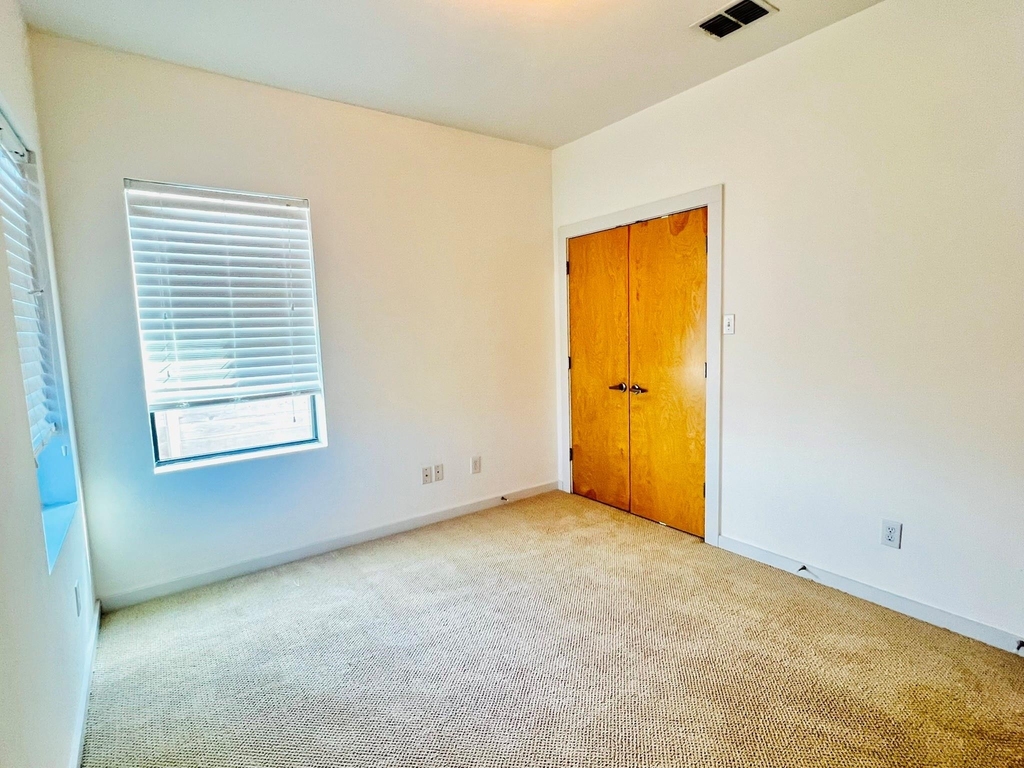5900 Toscana Ave - Photo 16