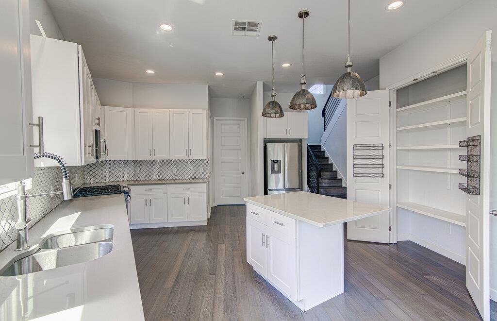 2406 E 16th St - Photo 17