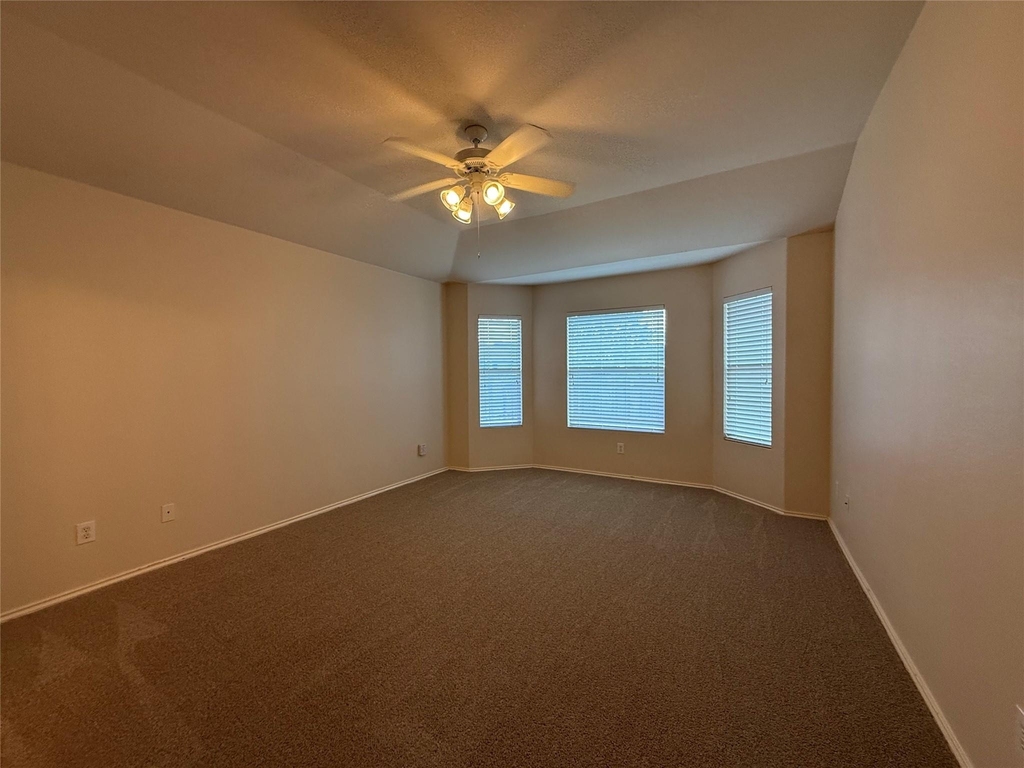 511 W South St - Photo 6