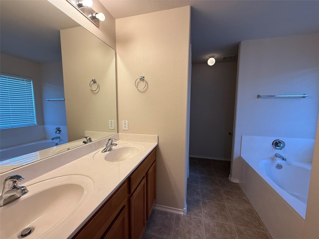 511 W South St - Photo 7