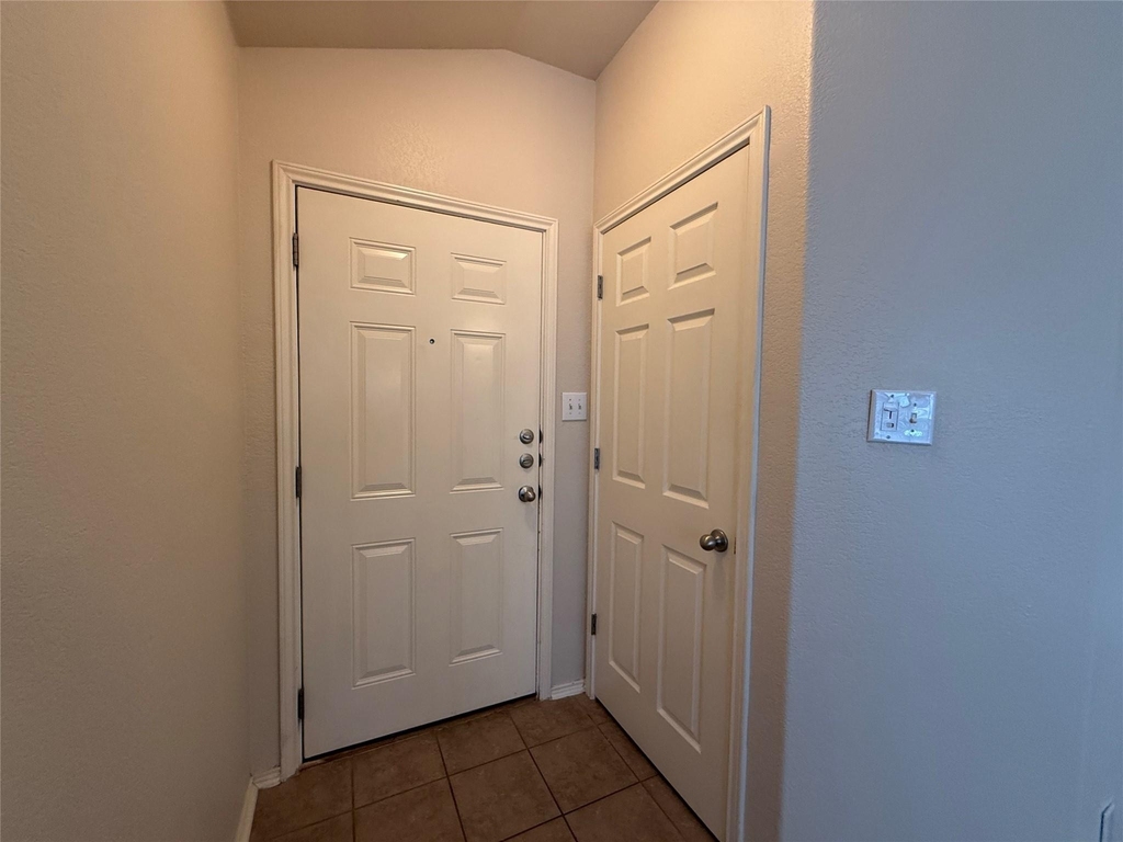 511 W South St - Photo 1