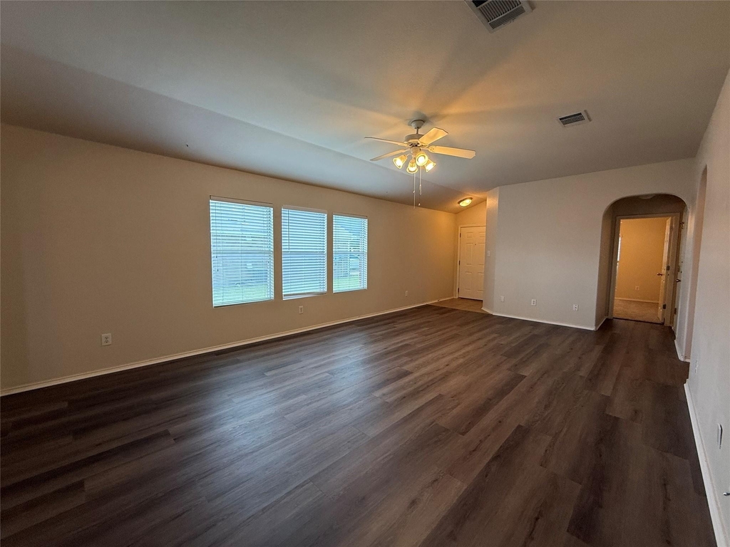 511 W South St - Photo 2