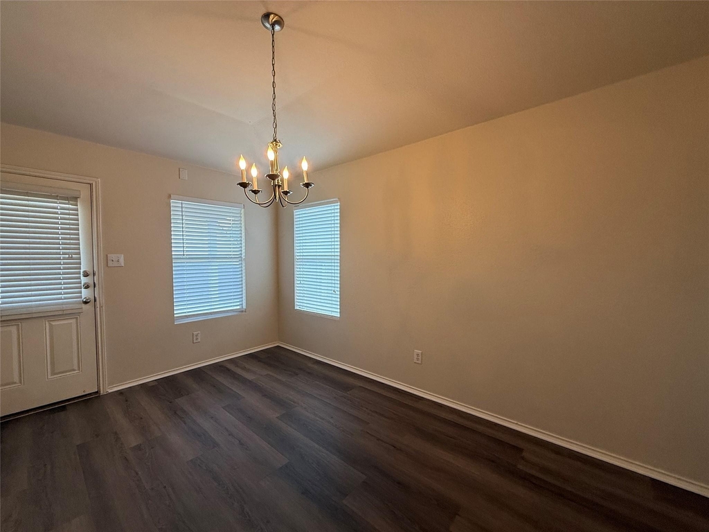 511 W South St - Photo 4