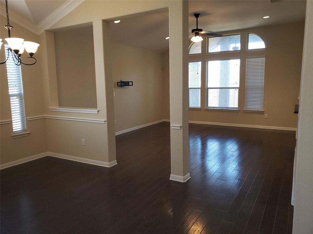 18509 Bassano Ave - Photo 3