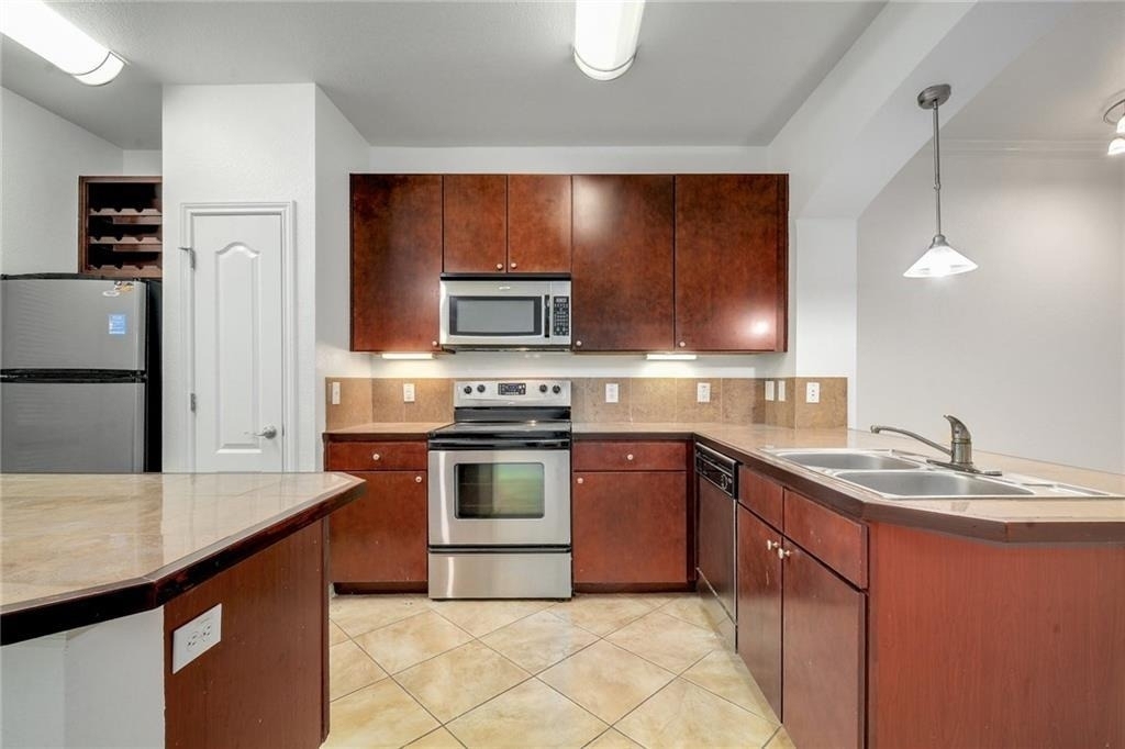 2505 San Gabriel St - Photo 5