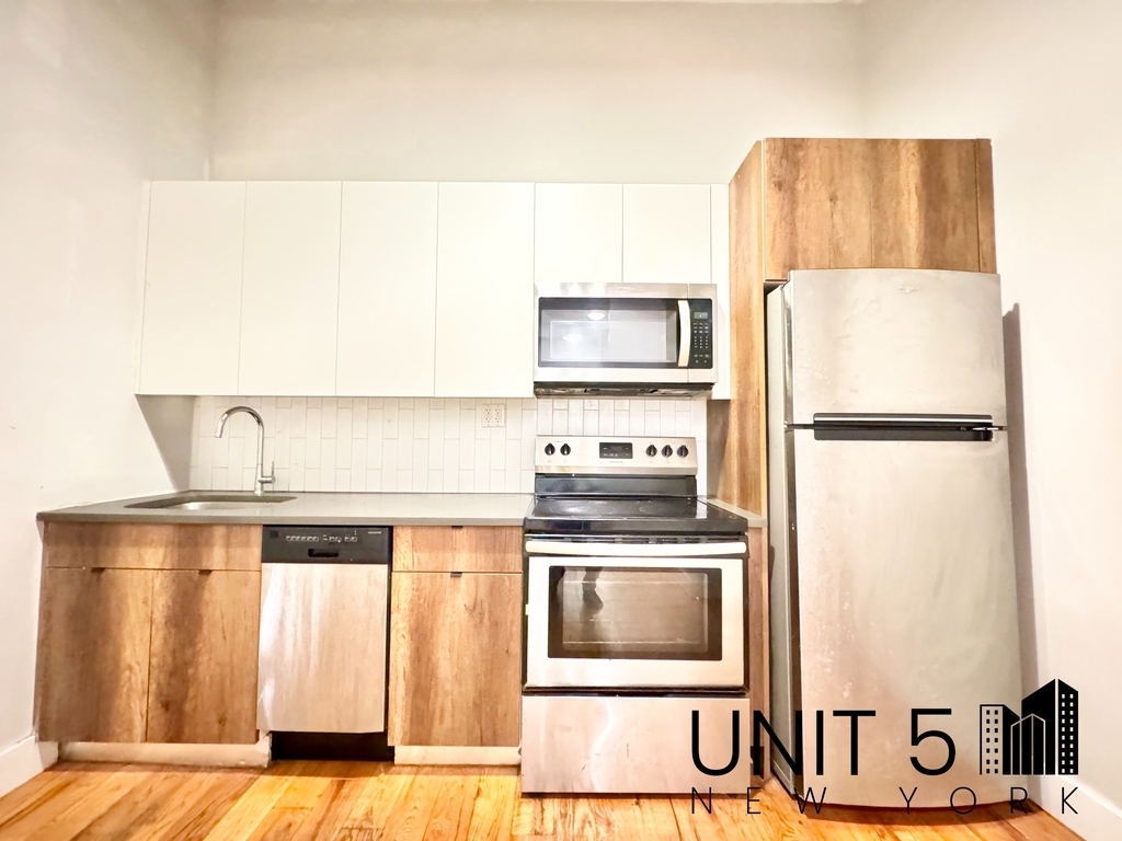 483 Evergreen Avenue - Photo 3