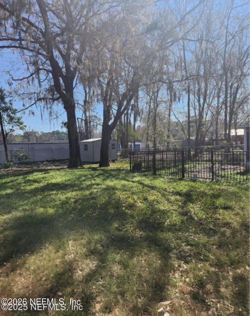 9861 S Clinton Avenue - Photo 16