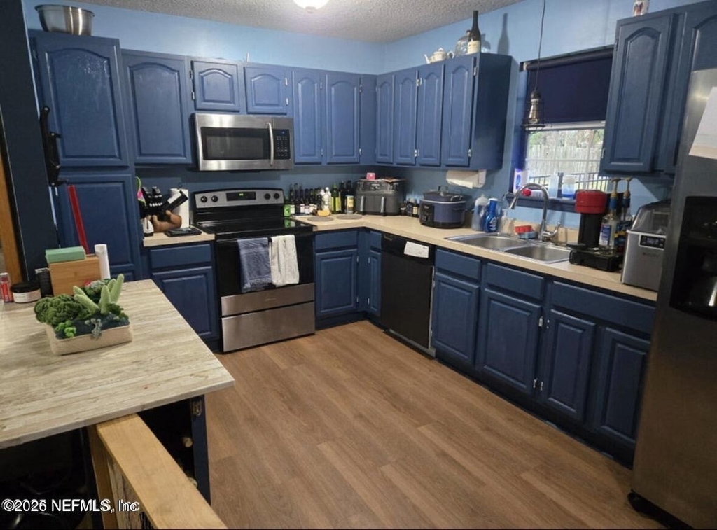 9861 S Clinton Avenue - Photo 4