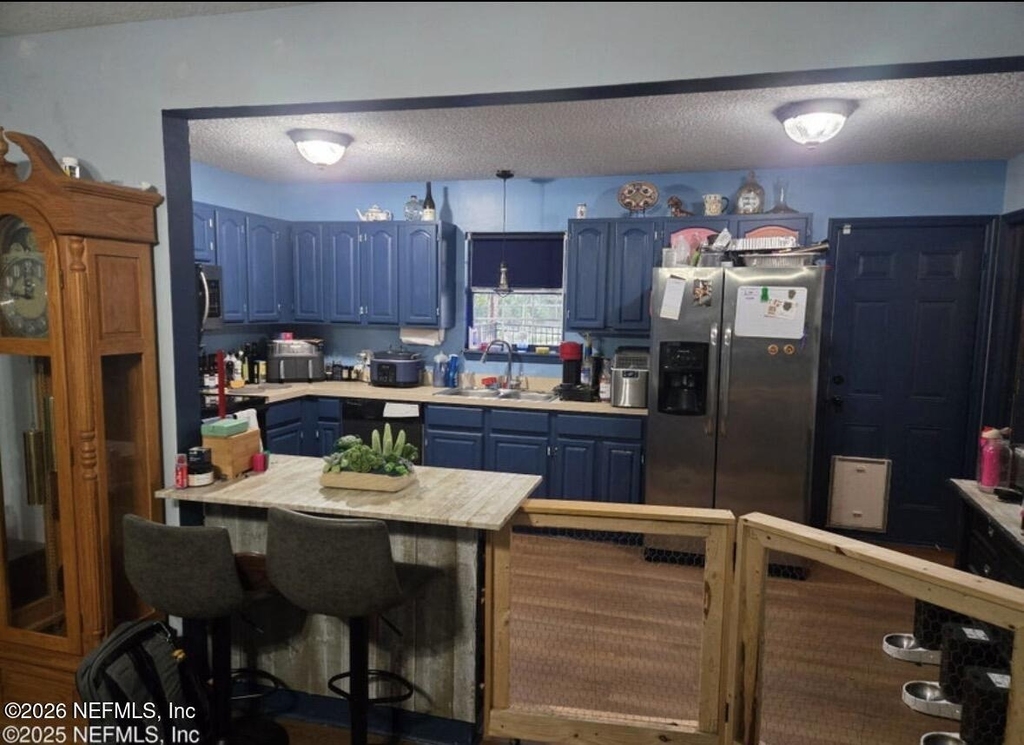 9861 S Clinton Avenue - Photo 3