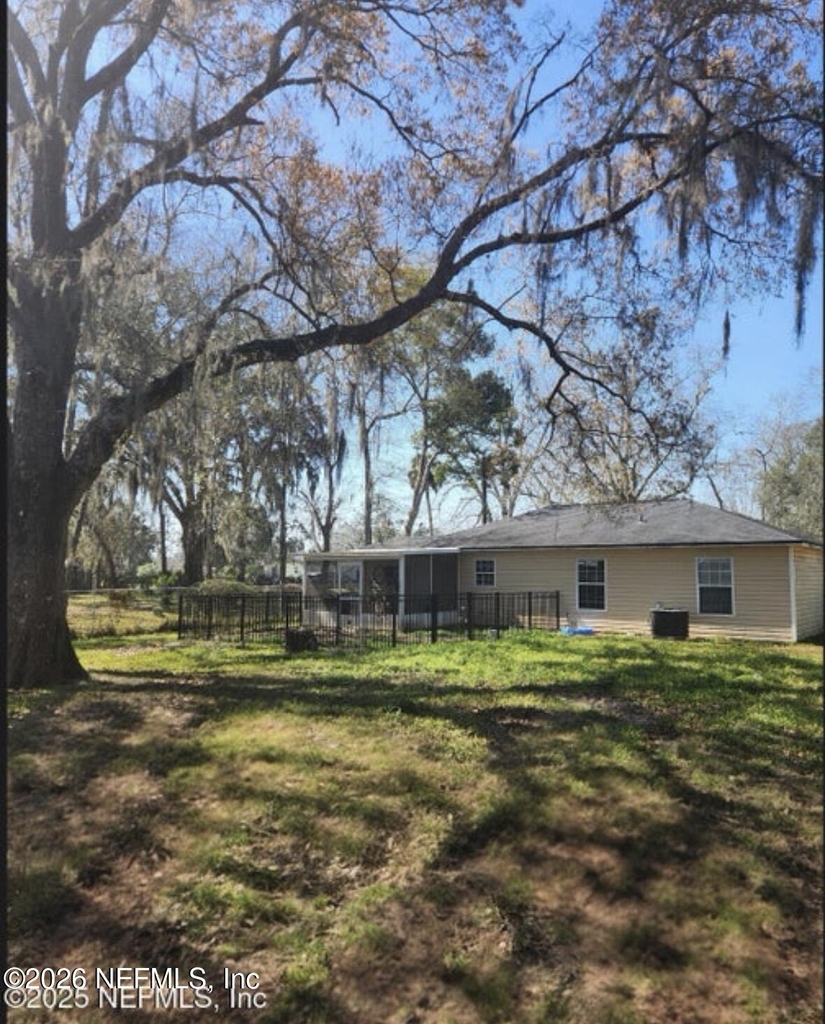 9861 S Clinton Avenue - Photo 15