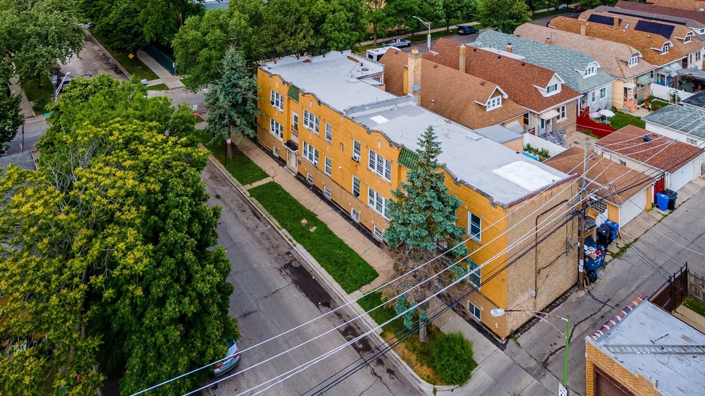 2551 N Lockwood Avenue - Photo 1